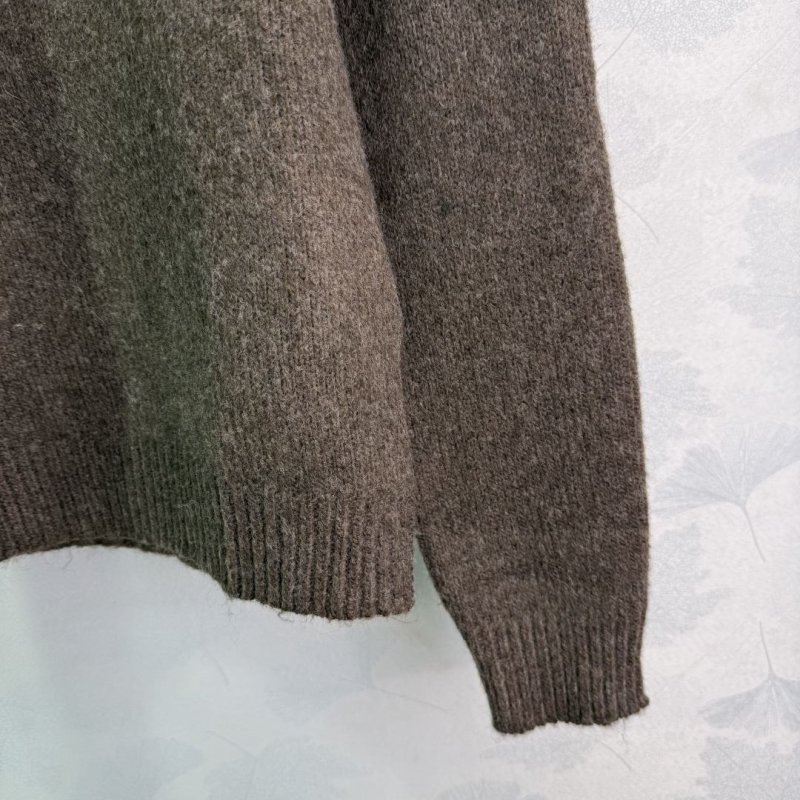 l0vis Vvtt0n sweaters